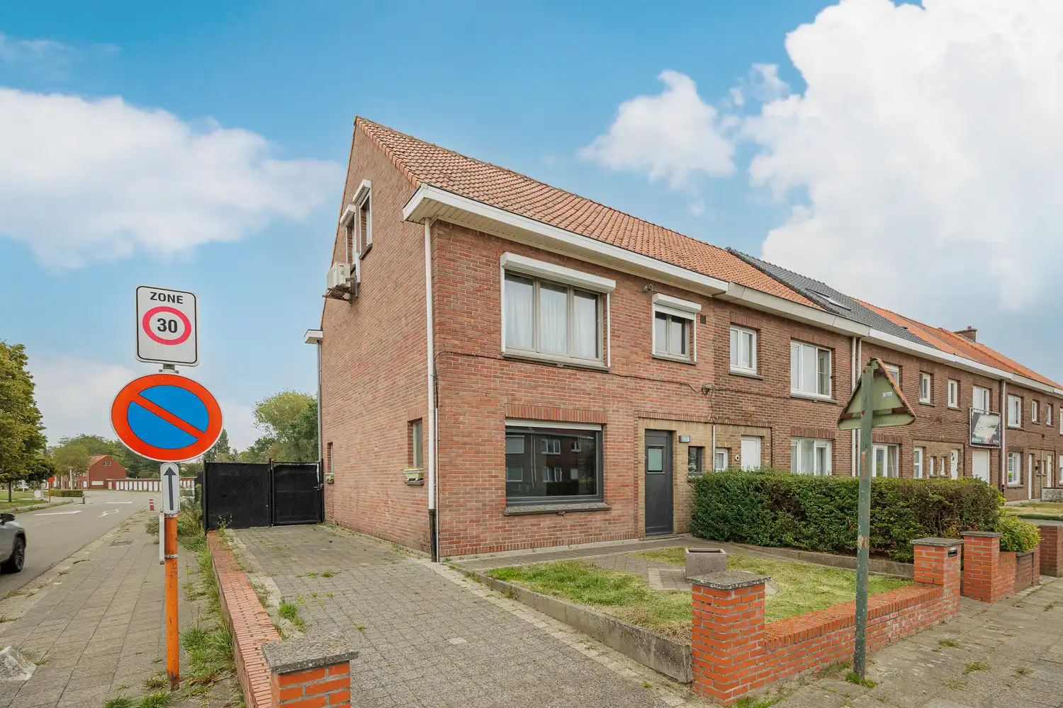 Ruime gezinswoning met 3 slk, tuin, garage en hobbykamer foto 23