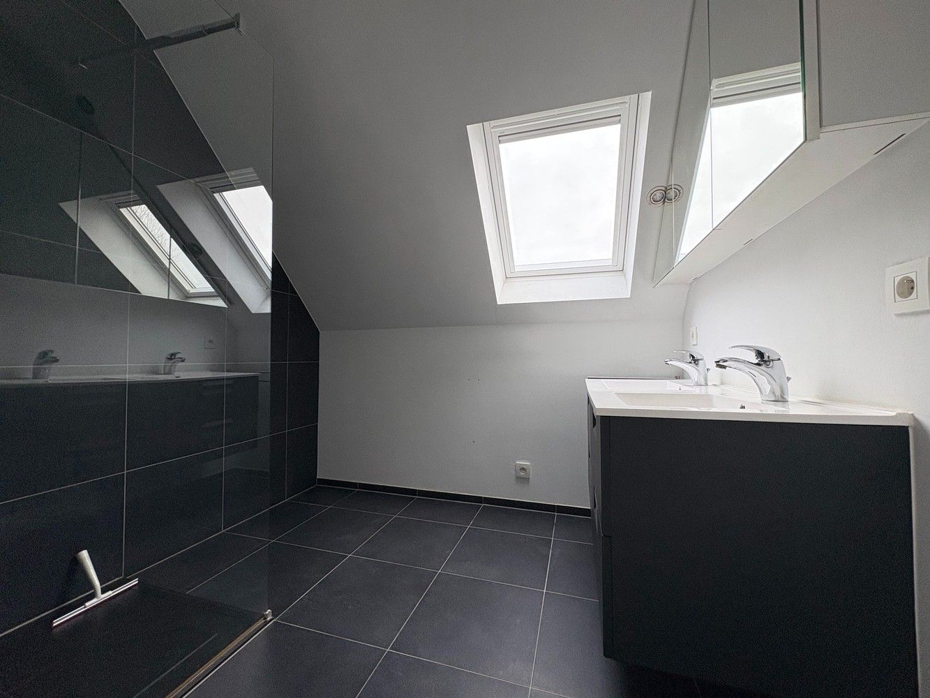 Dakappartement met twee slaapkamers en een terras foto 9