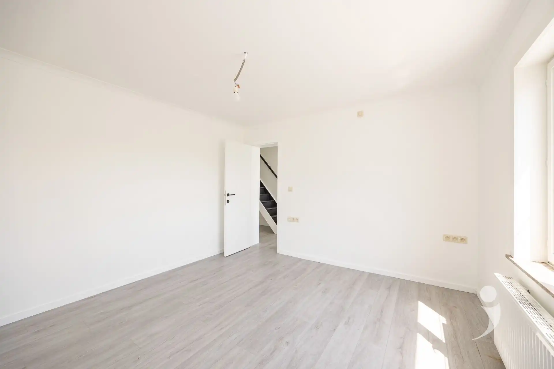 Karaktervolle, volledig gerenoveerde woning met 4 slaapkamers, 2 badkamers en zonnige tuin! foto 13