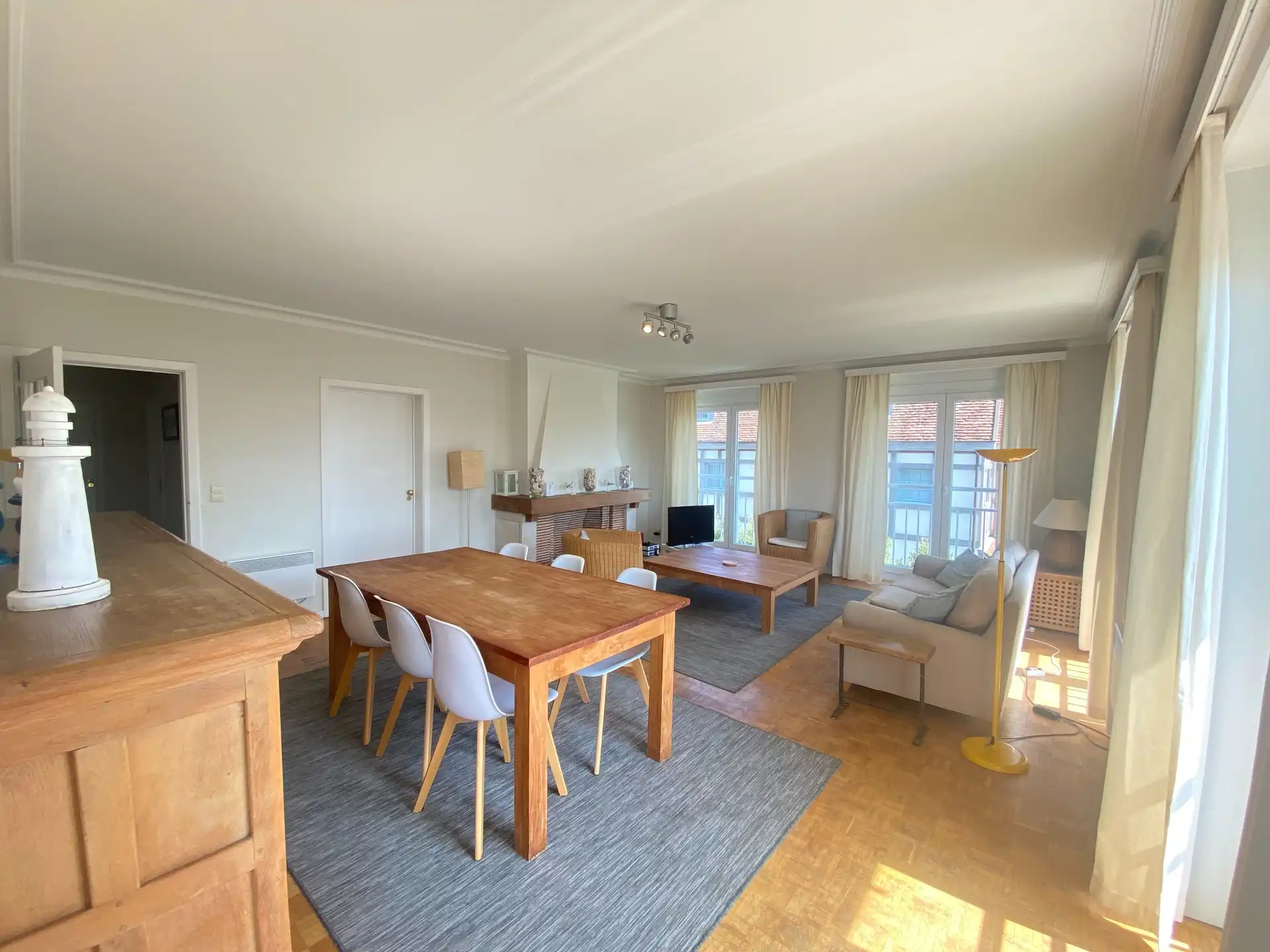 Gemeubeld: ruim appartement vlakbij zee! foto 2