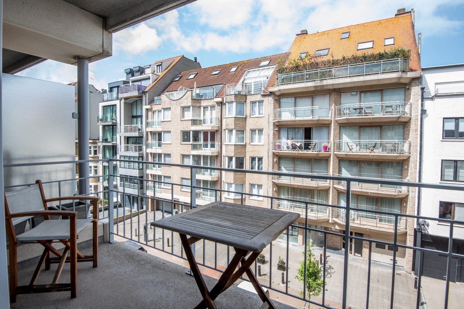 Zeer mooi gerenoveerd appartement met zonnig terras vlakbij de Lippenslaan en de zeedijk.  foto 3