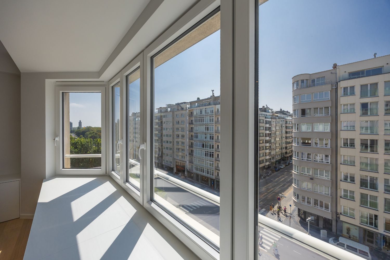 Ruim, gerenoveerd drie slaapkamer appartement in hartje Oostende foto 11