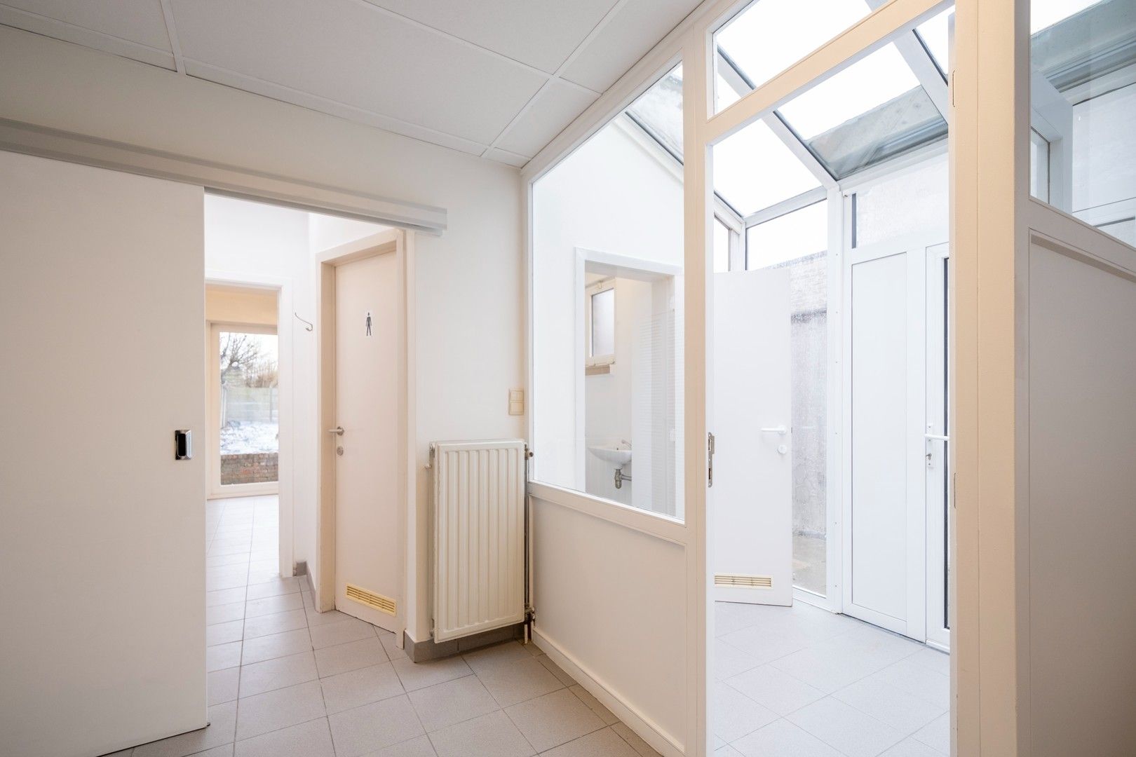 Handelspand met appartement in centrum Zwijndrecht foto 4