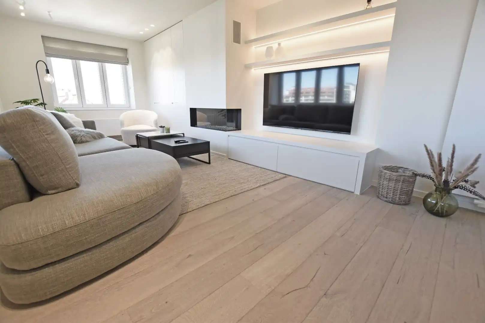 Prachtige totaalrenovatie met uitgestrekt zicht over het Zegemeer.  foto 6