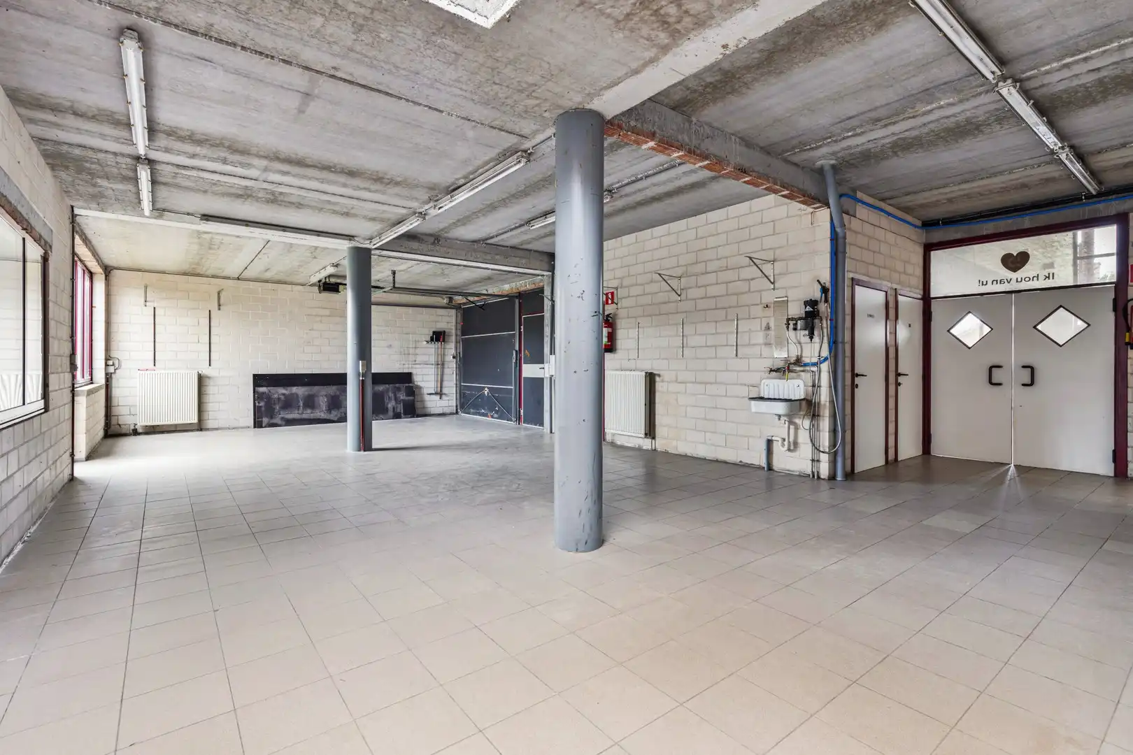 Handelspand met groot appartement foto 5