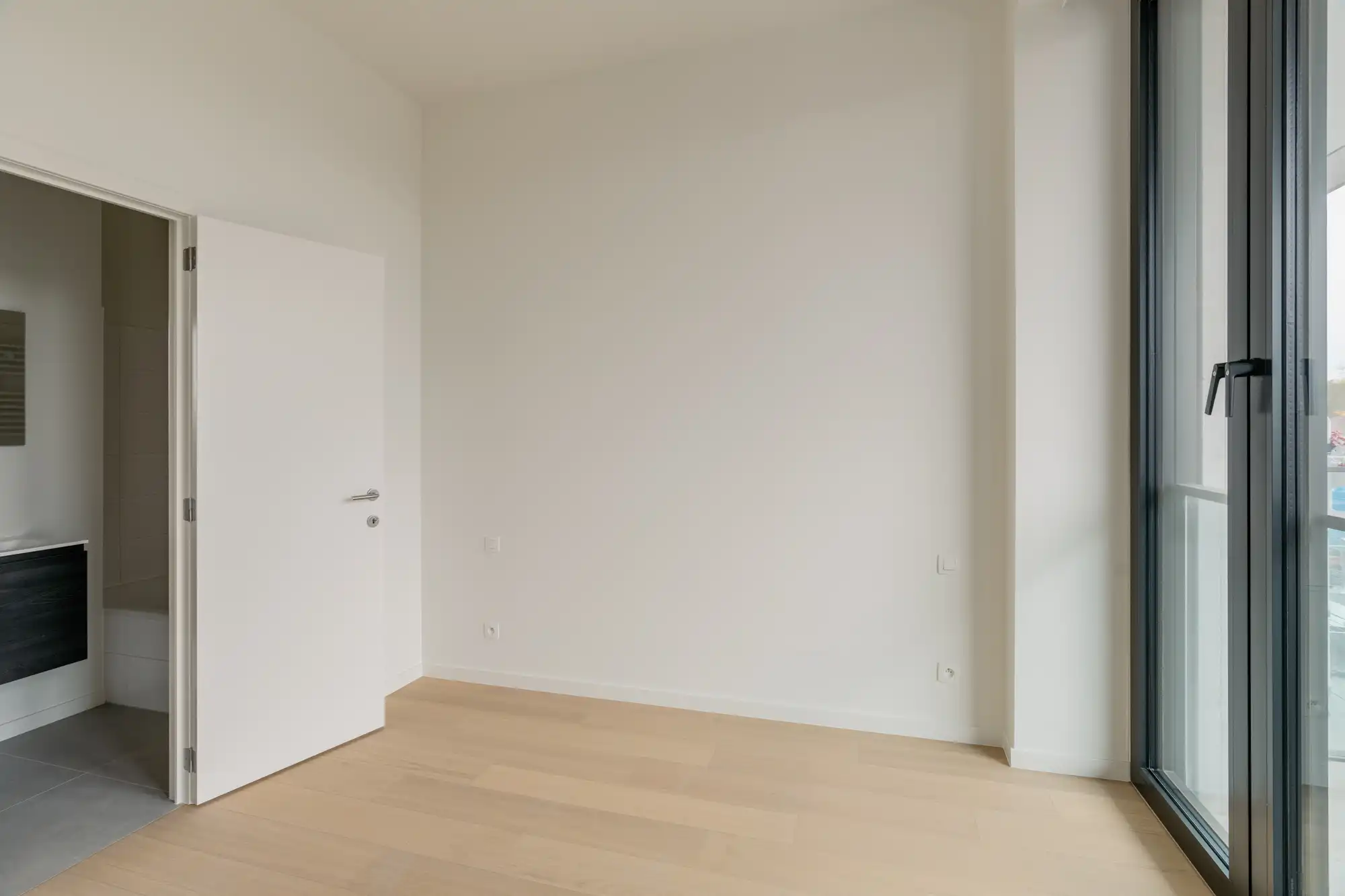 Max Dudler: uitgepuurde lijnen en Zwitserse precisie aan de Scheldekaaien. foto 13