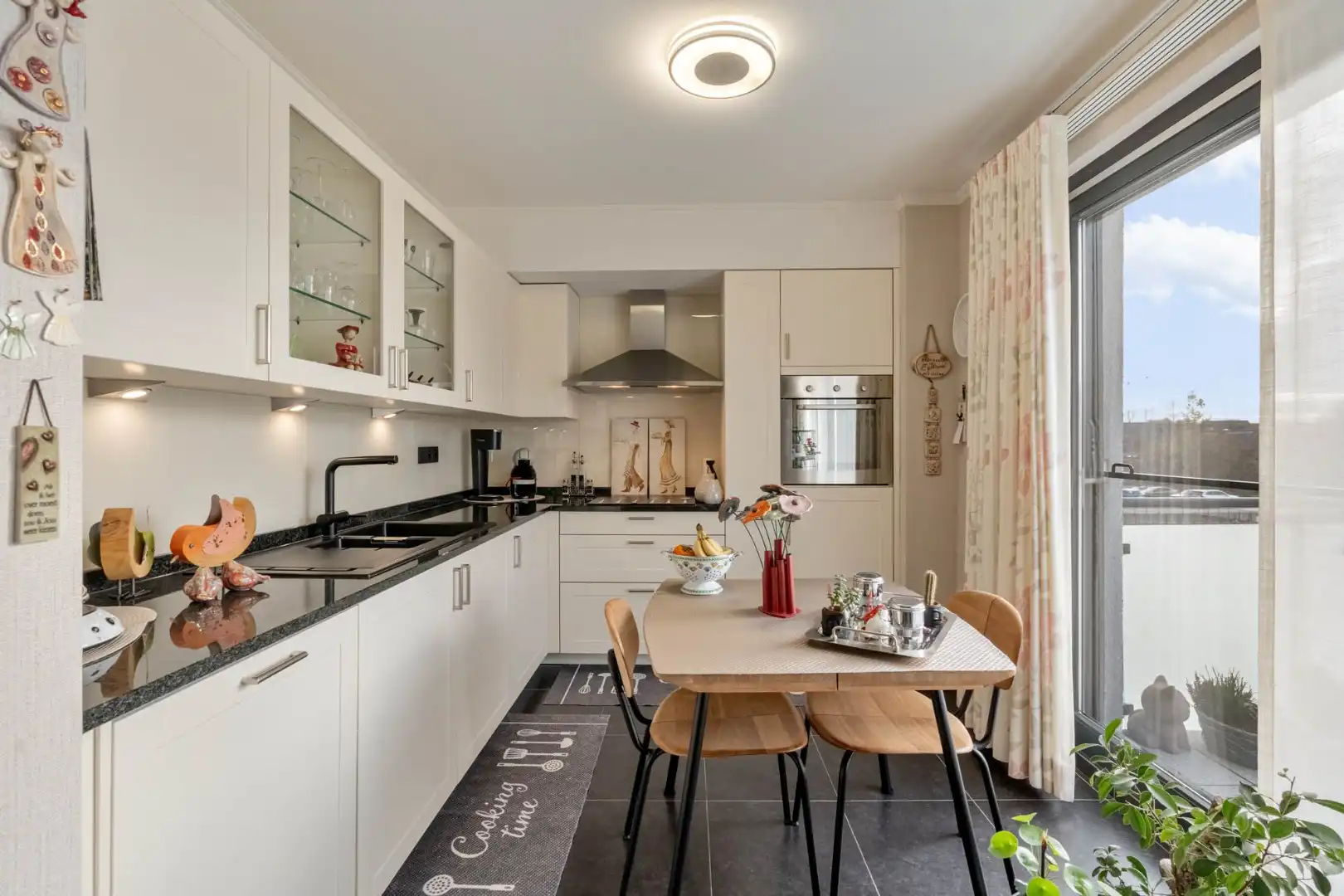 Comfortabel investeringsappartement met 2 slaapkamers en garage, in dorpskern foto 7