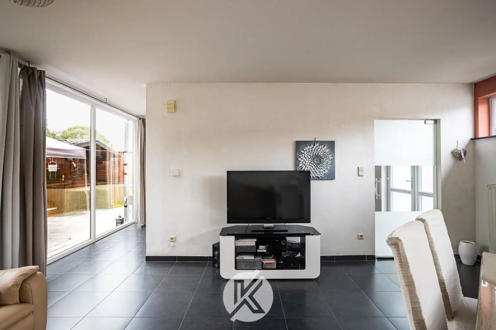 Moderne gezinswoning met aparte garage foto 8