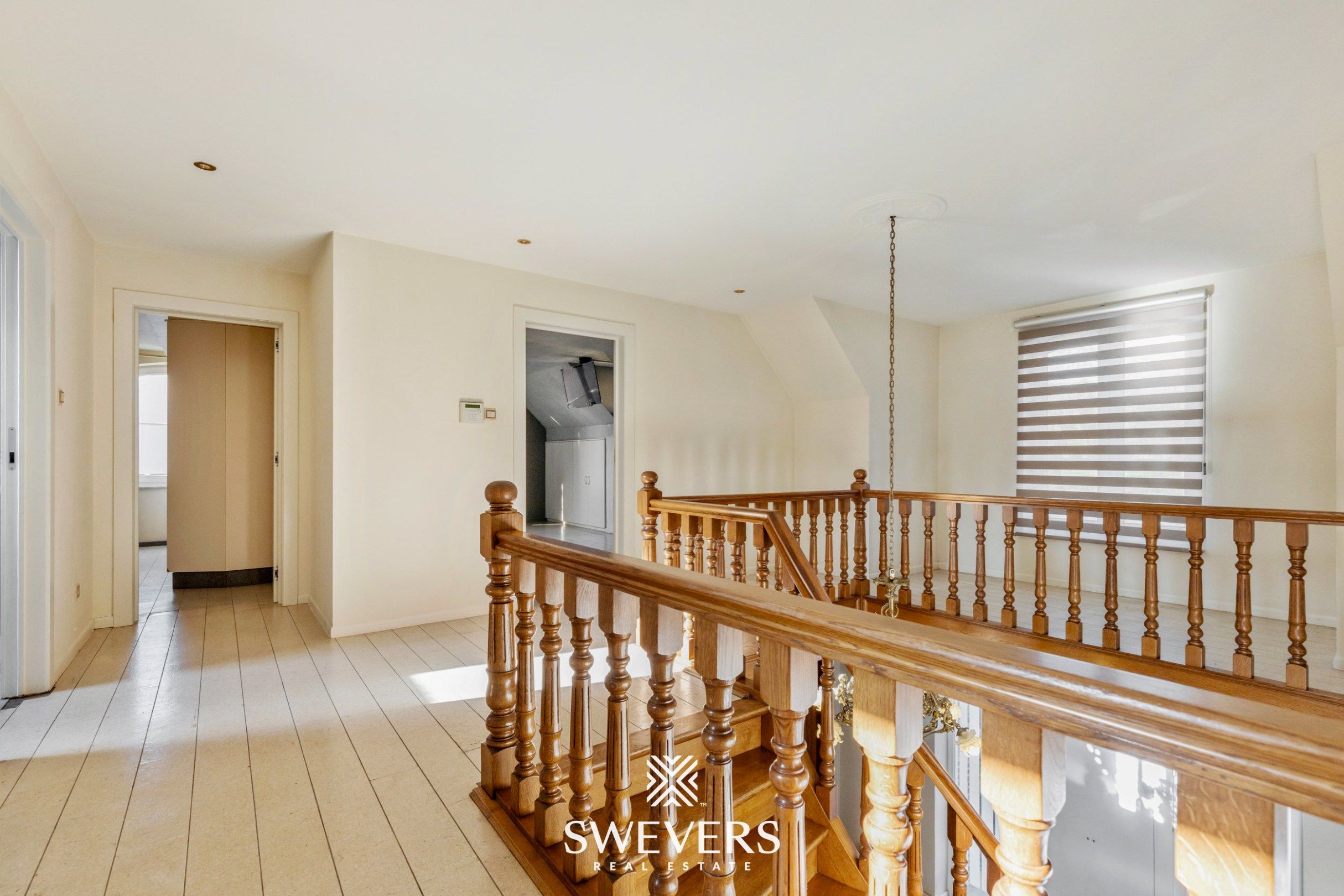 Ruime gezinswoning (282m²) met 4 slaapkamers te Lummen foto 14