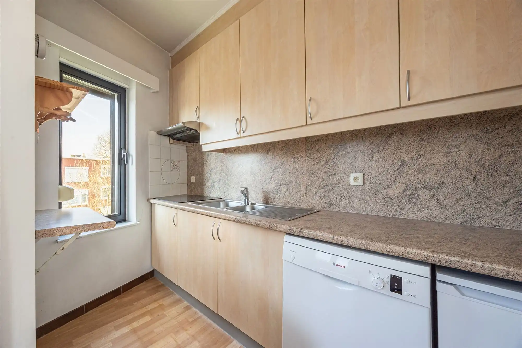 Op te frissen éénslaapkamerappartement met terras  foto 7