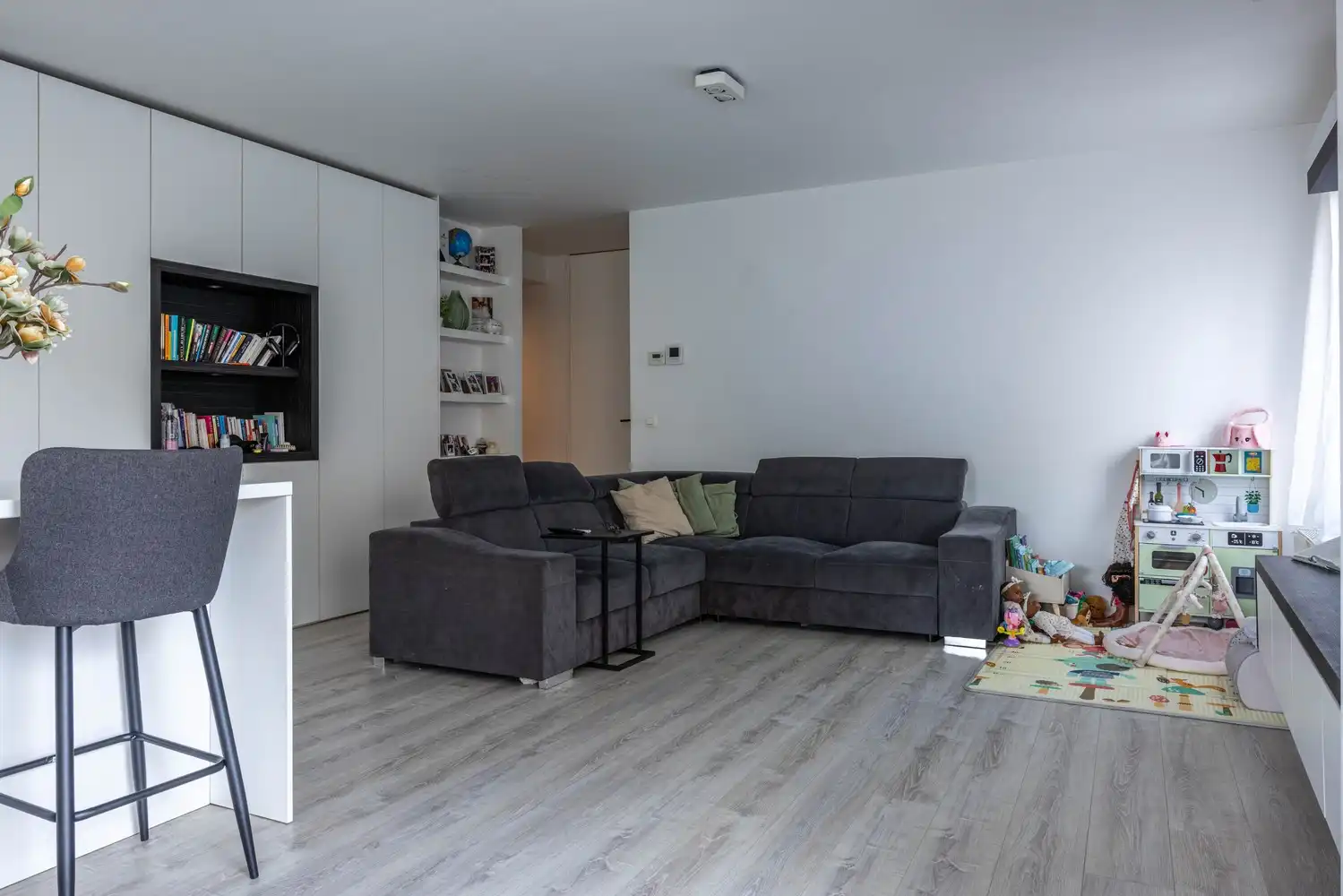 Ruim 2SLK-appartement (95 m²) met terras en zicht op Park Spoor Noord + parking foto 2