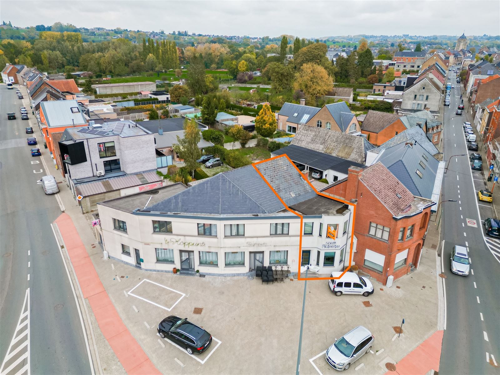 Instapklare woning met handelsruimte te Brakel! foto {{pictureIndex}}
