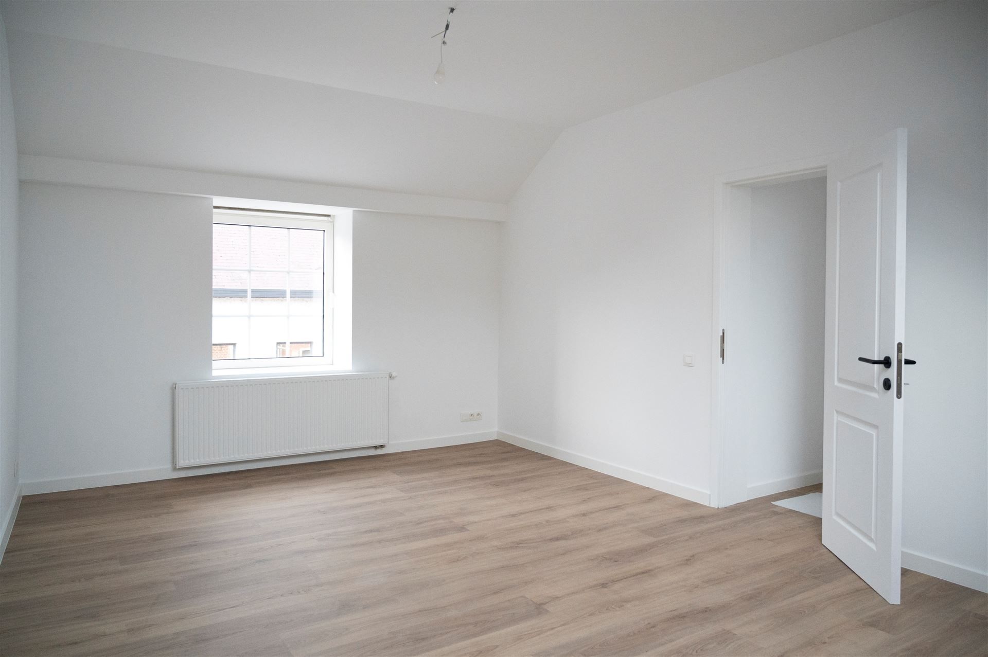 Prachtig gerenoveerde woning met tuin foto 19