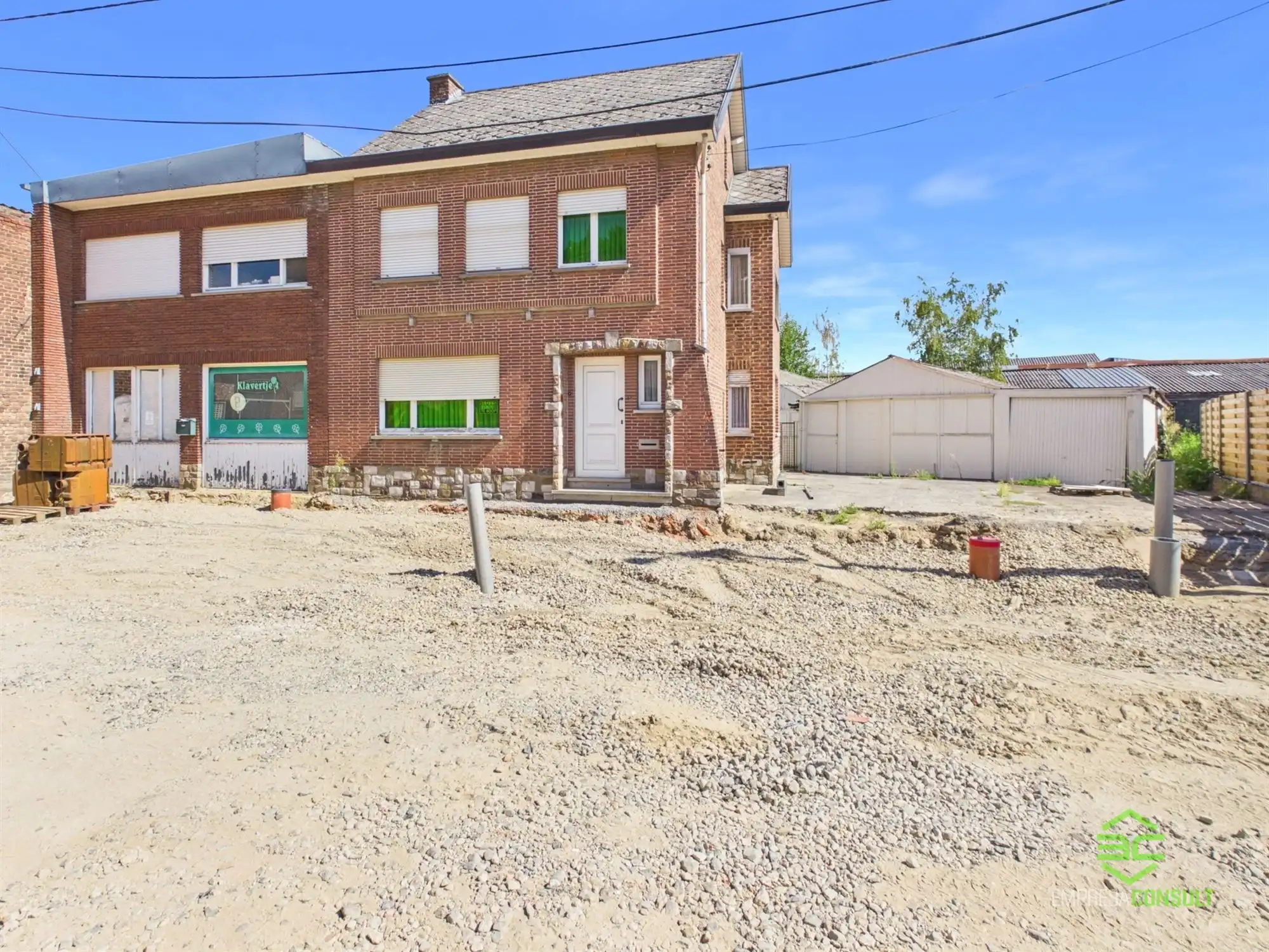 Ruime eigendom met woonst, appartement en opslagruimtes! foto 2