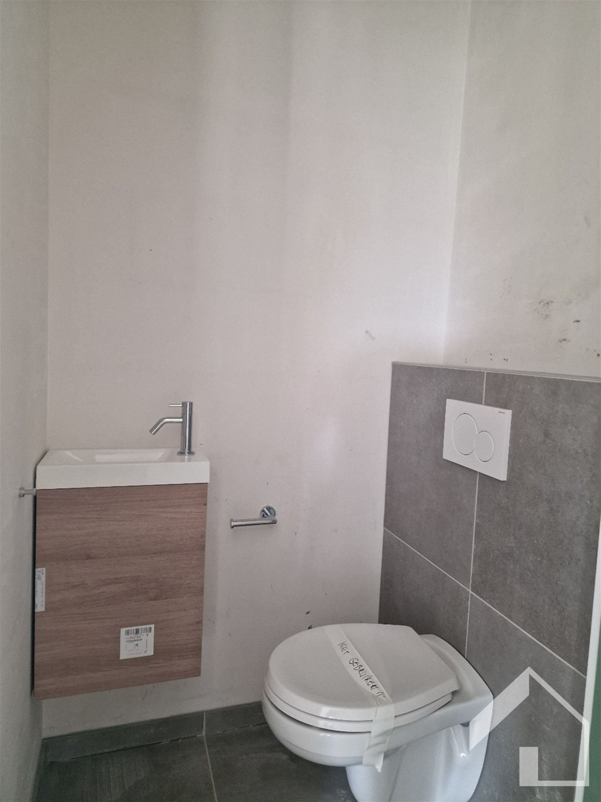 Nieuwbouwappartement op 1e verdieping met lift, 2 slaapkamers, autostaanplaats en kelder foto 10