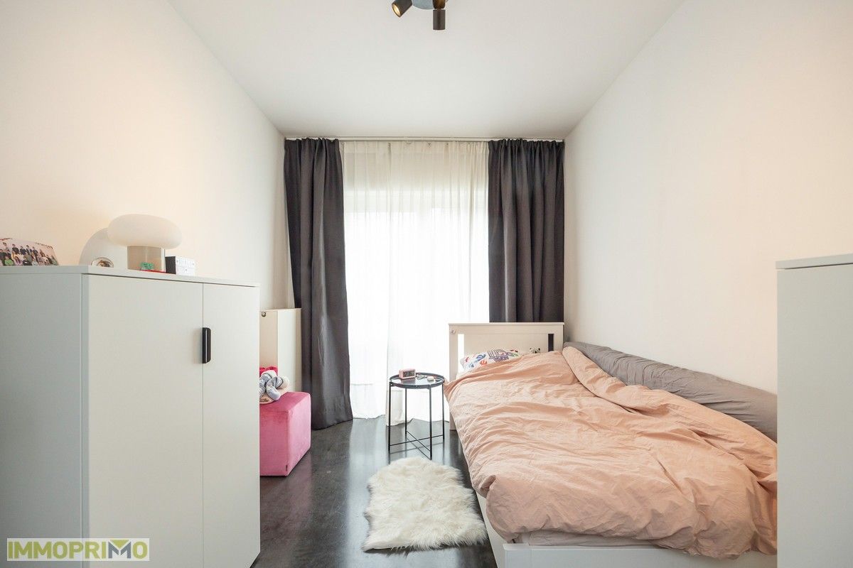 Ruim appartement met 3 slaapkamers en terras van 12 m2. foto 7