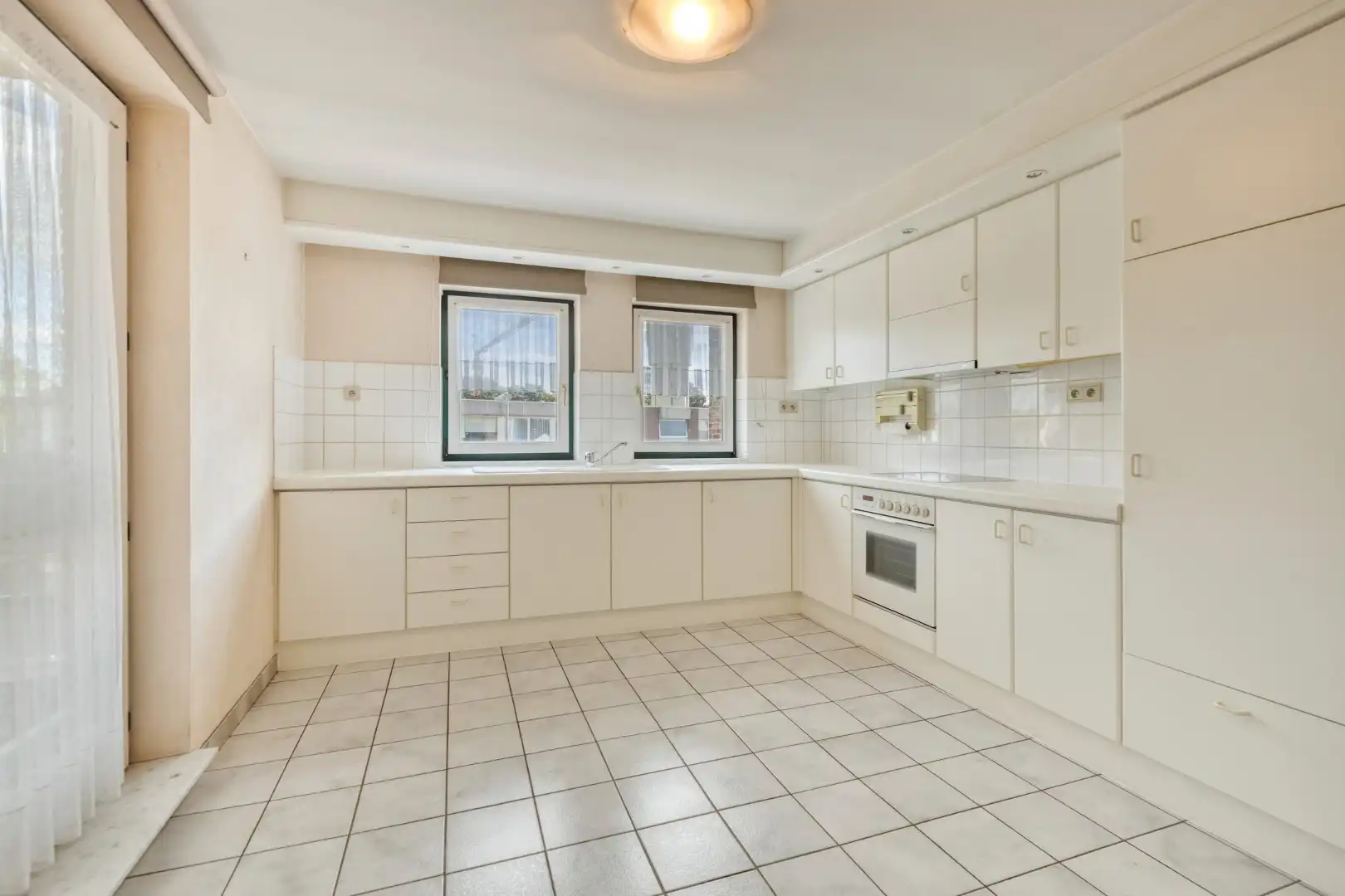 Centraal gelegen appartement met 3 slaapkamers en ruime garage !  foto 10
