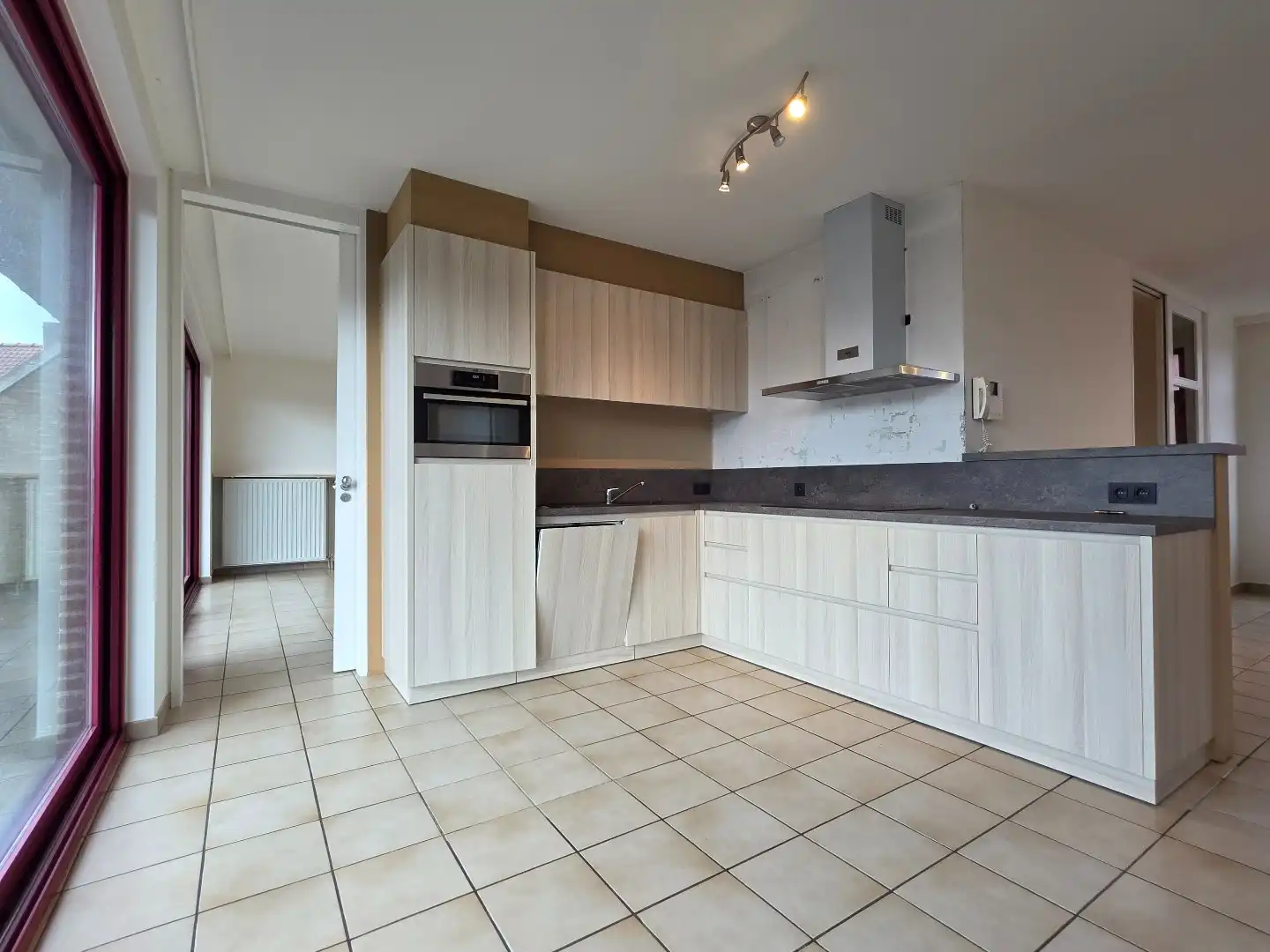 Polyvalente eigendom op commerciële ligging in het centrum van Bavikhove foto 5