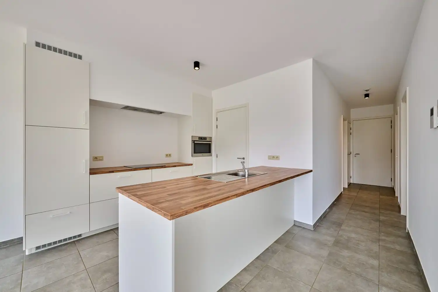 Stijlvol gelijkvloers appartement met zongerichte tuin - EPC11! foto 2