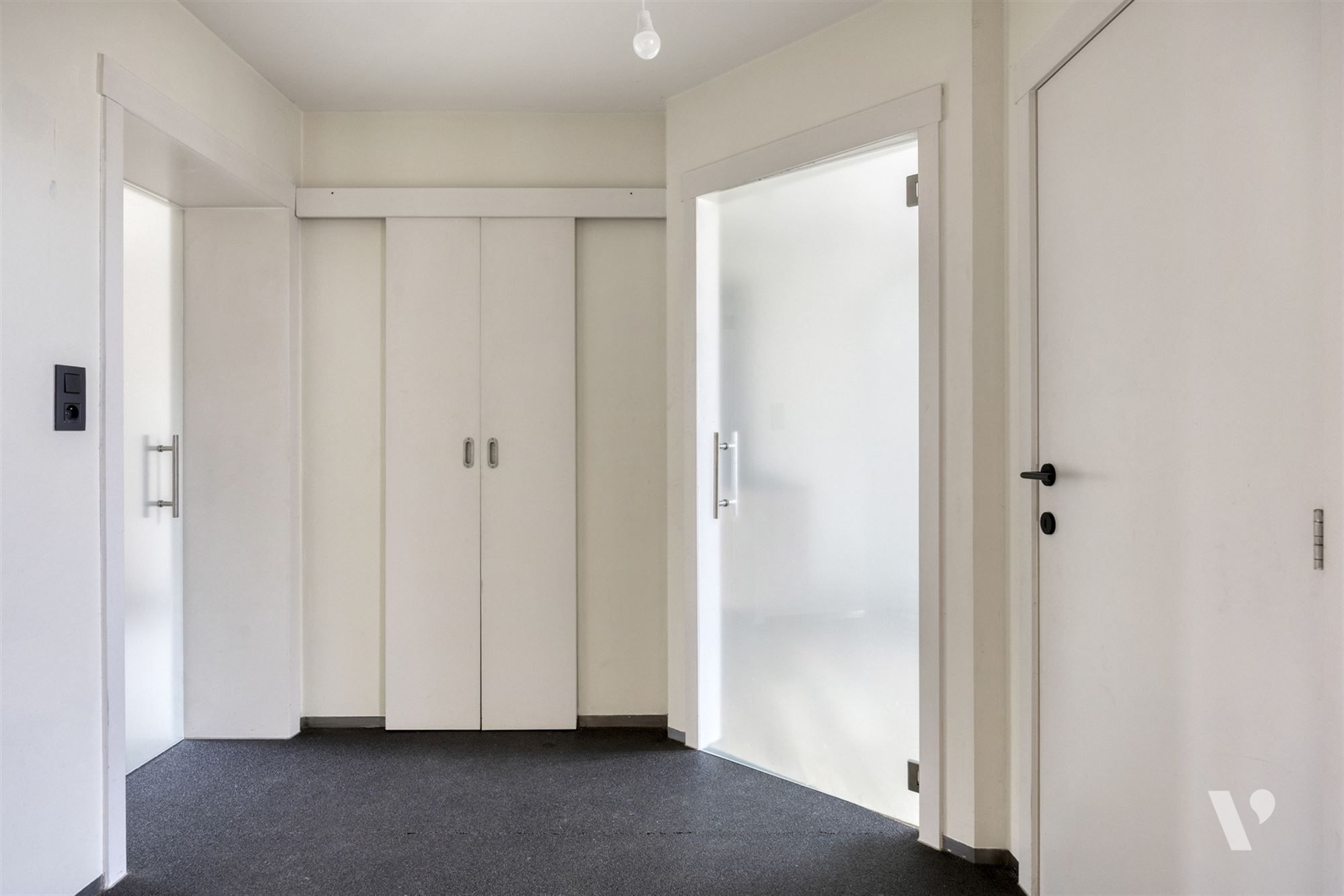 Prachtig gerenoveerde woning (279m²) met zwemvijver foto 11