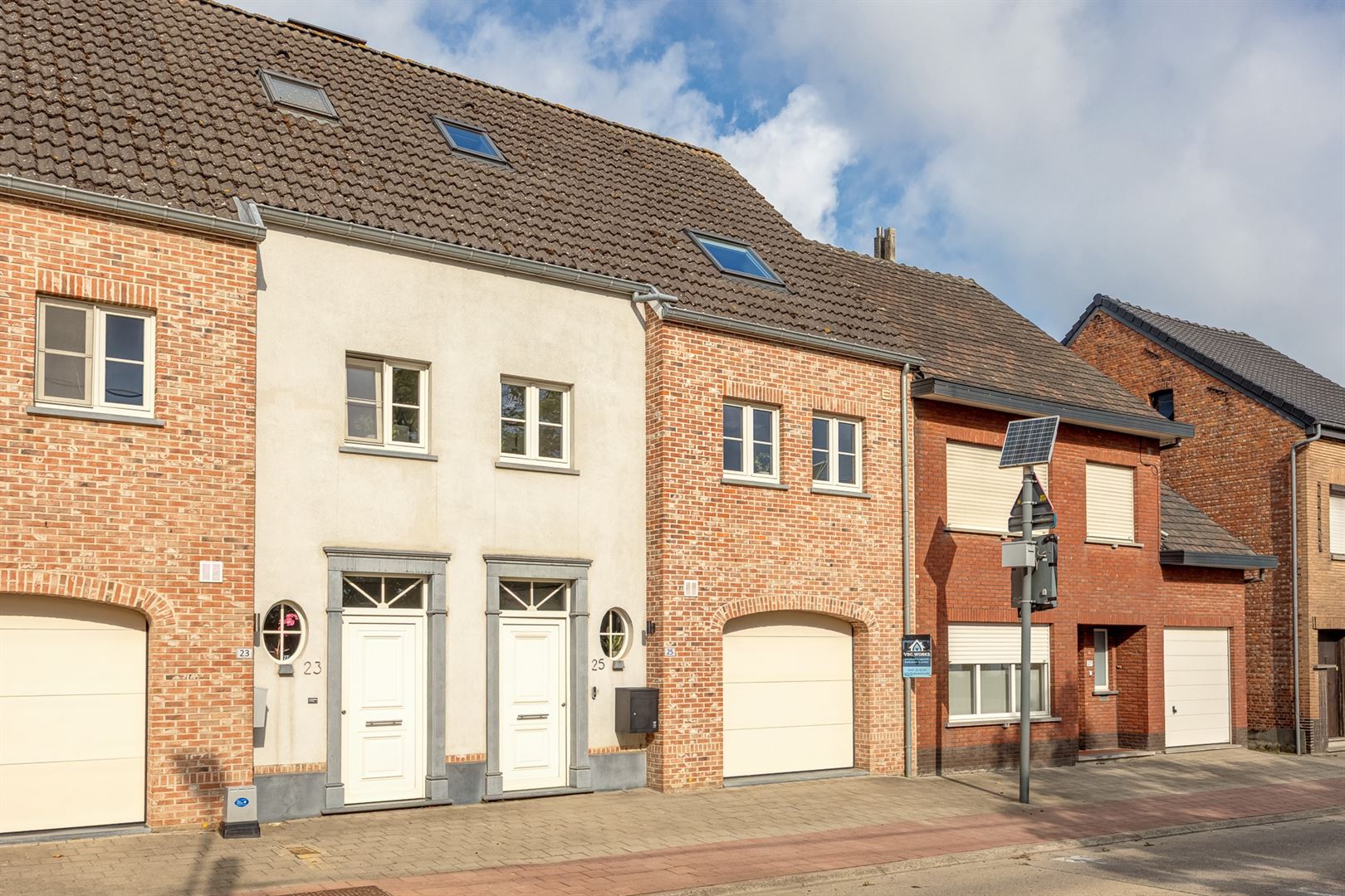 Instapklare woning met tuin en garage! foto {{pictureIndex}}