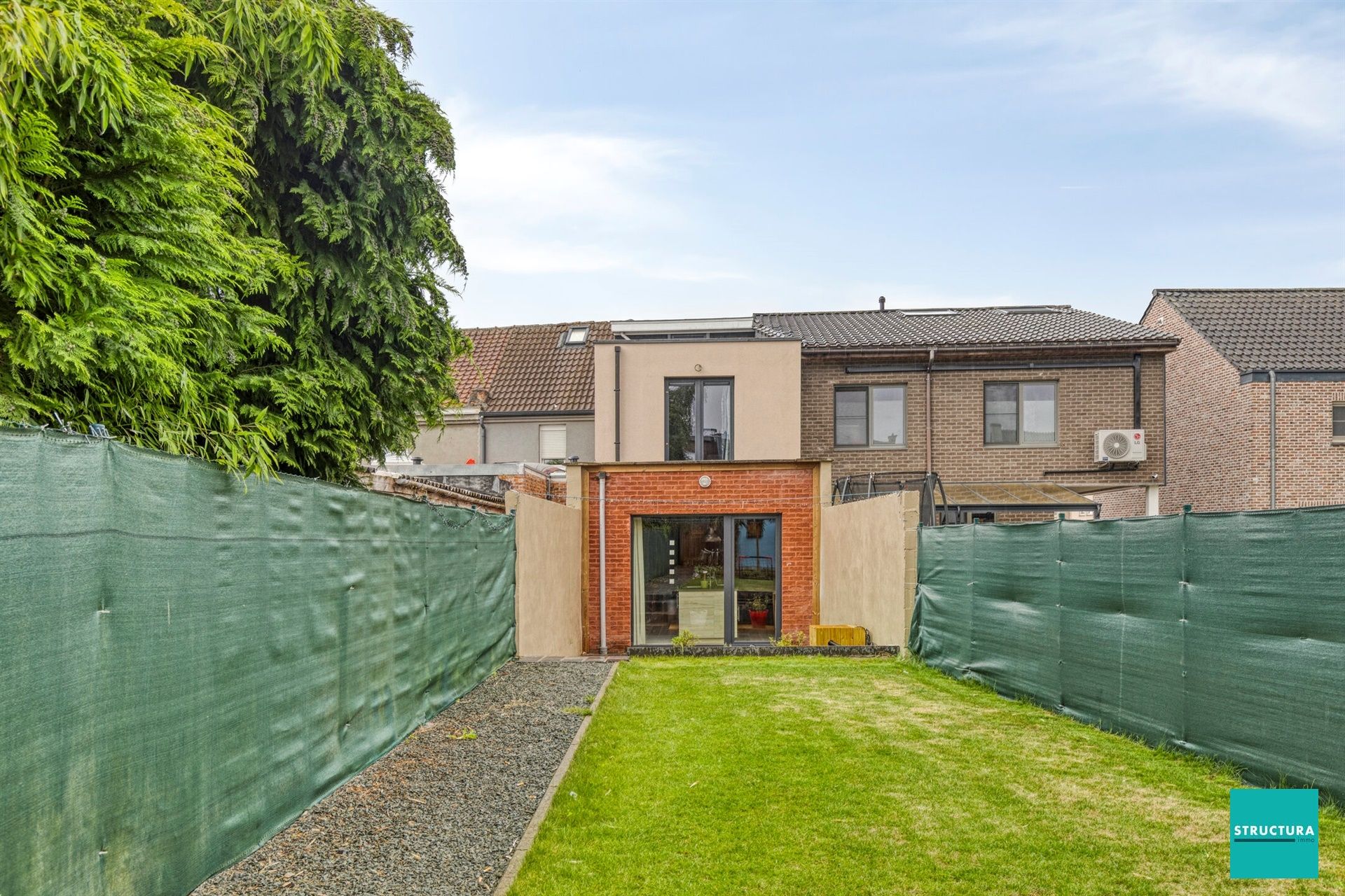 Volledig gerenoveerde woning nabij het centrum foto {{pictureIndex}}