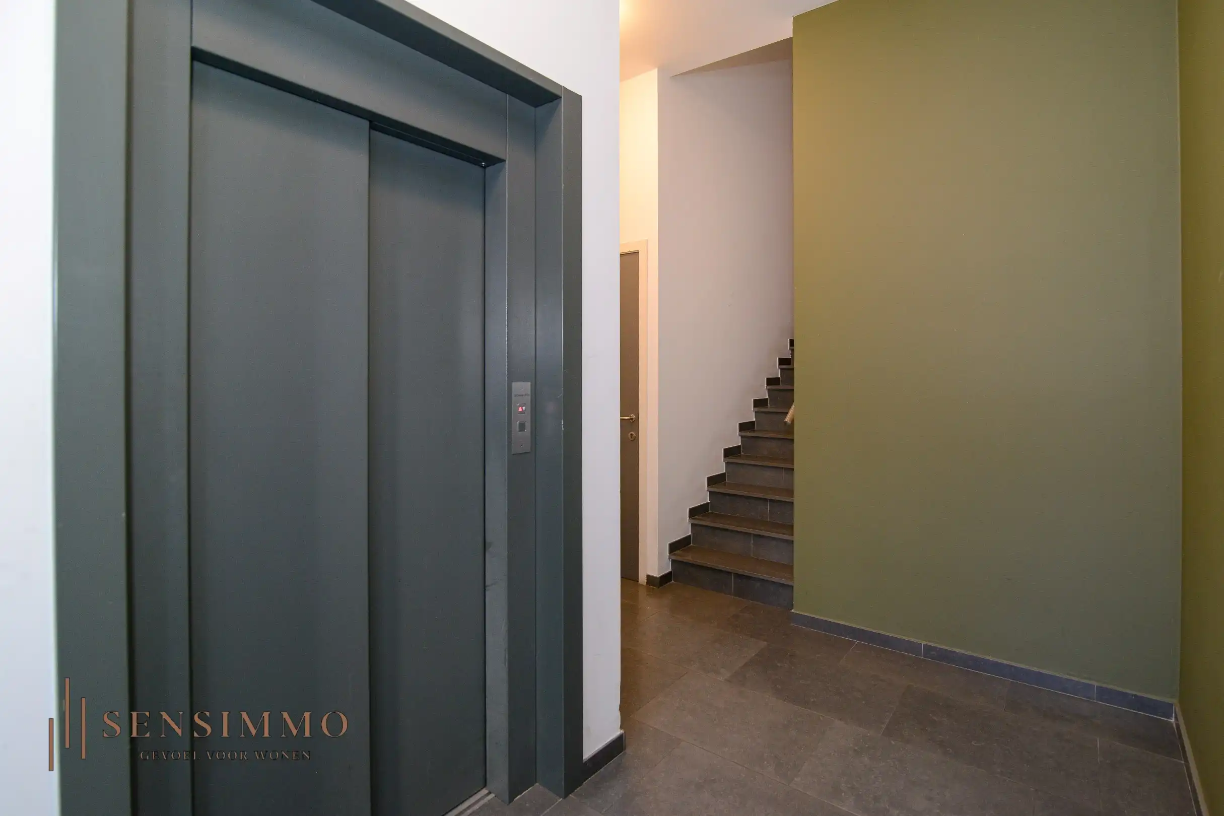 Instapklaar 2-slaapkamerappartement met dubbele terrassen en garagebox in hartje Eisden foto 18