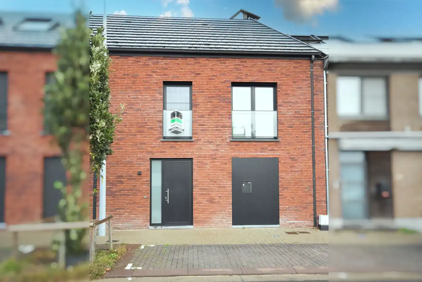 WONING MET 3 SLAAPKAMERS EN AANGRENZENDE GARAGE foto {{pictureIndex}}