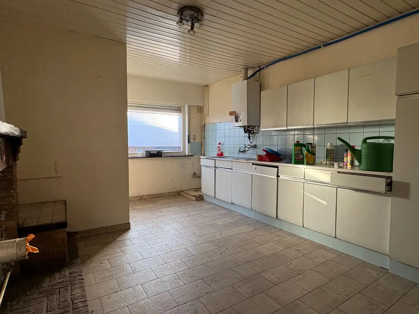 Gelijkvloerse woning op 537 m² met oprit, garage en 5 kamers foto 12