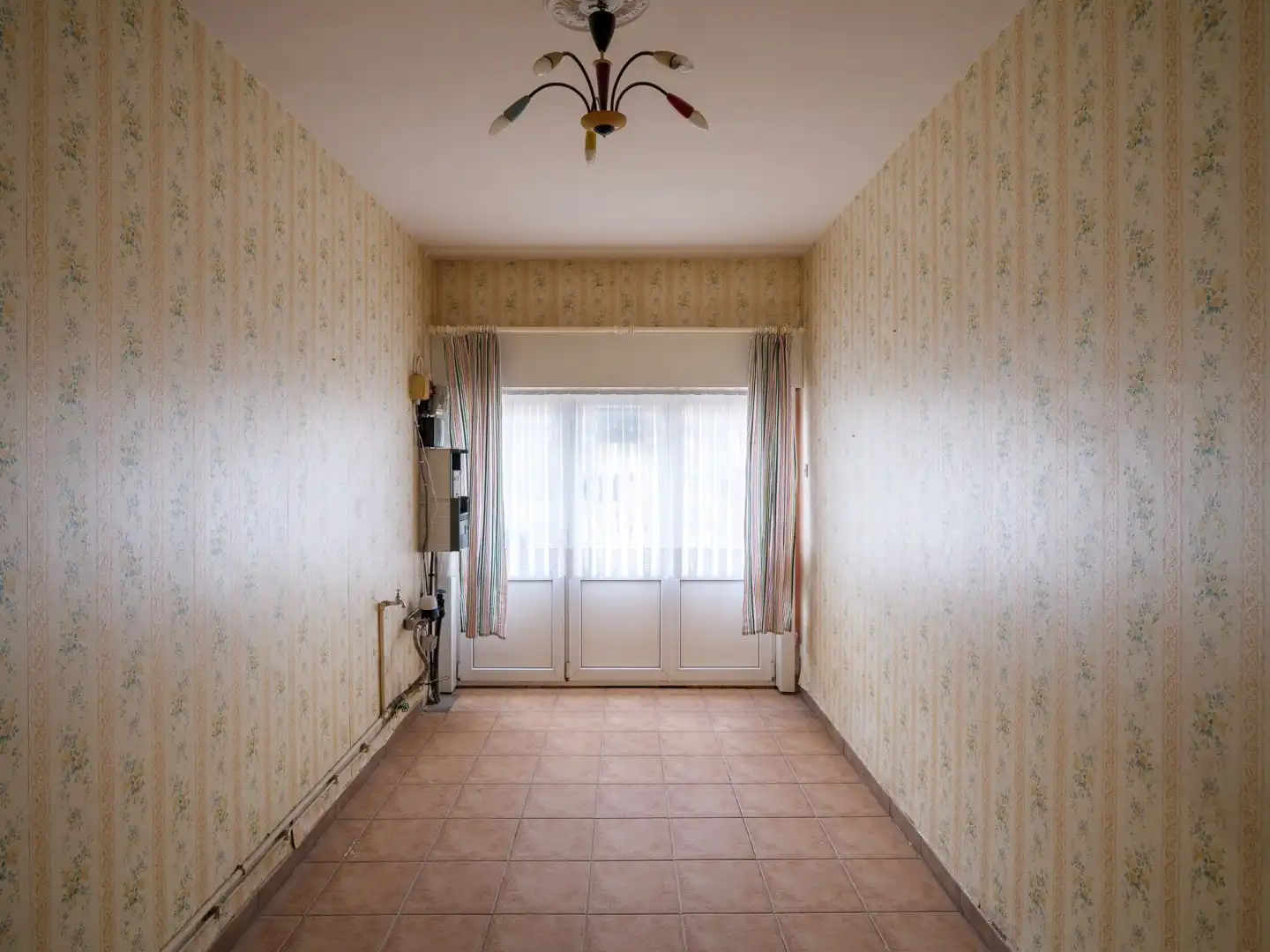 Te renoveren gezinswoning met vier slaapkamers en tuin in Wondelgem foto 8