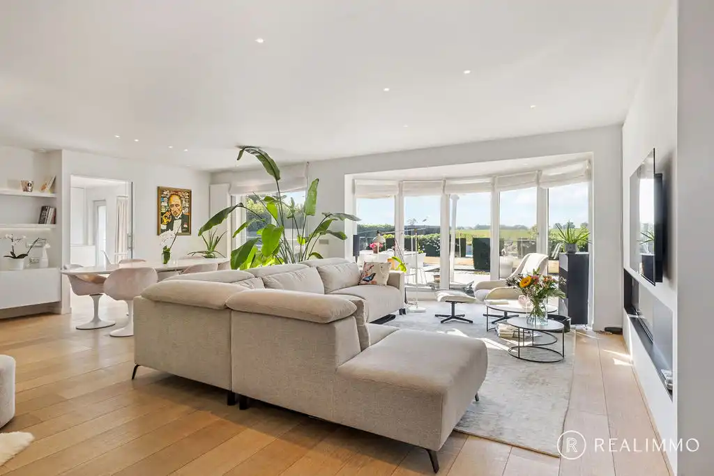 Tijdloze duurzame villa op 1.892m² met zwembad! foto 7