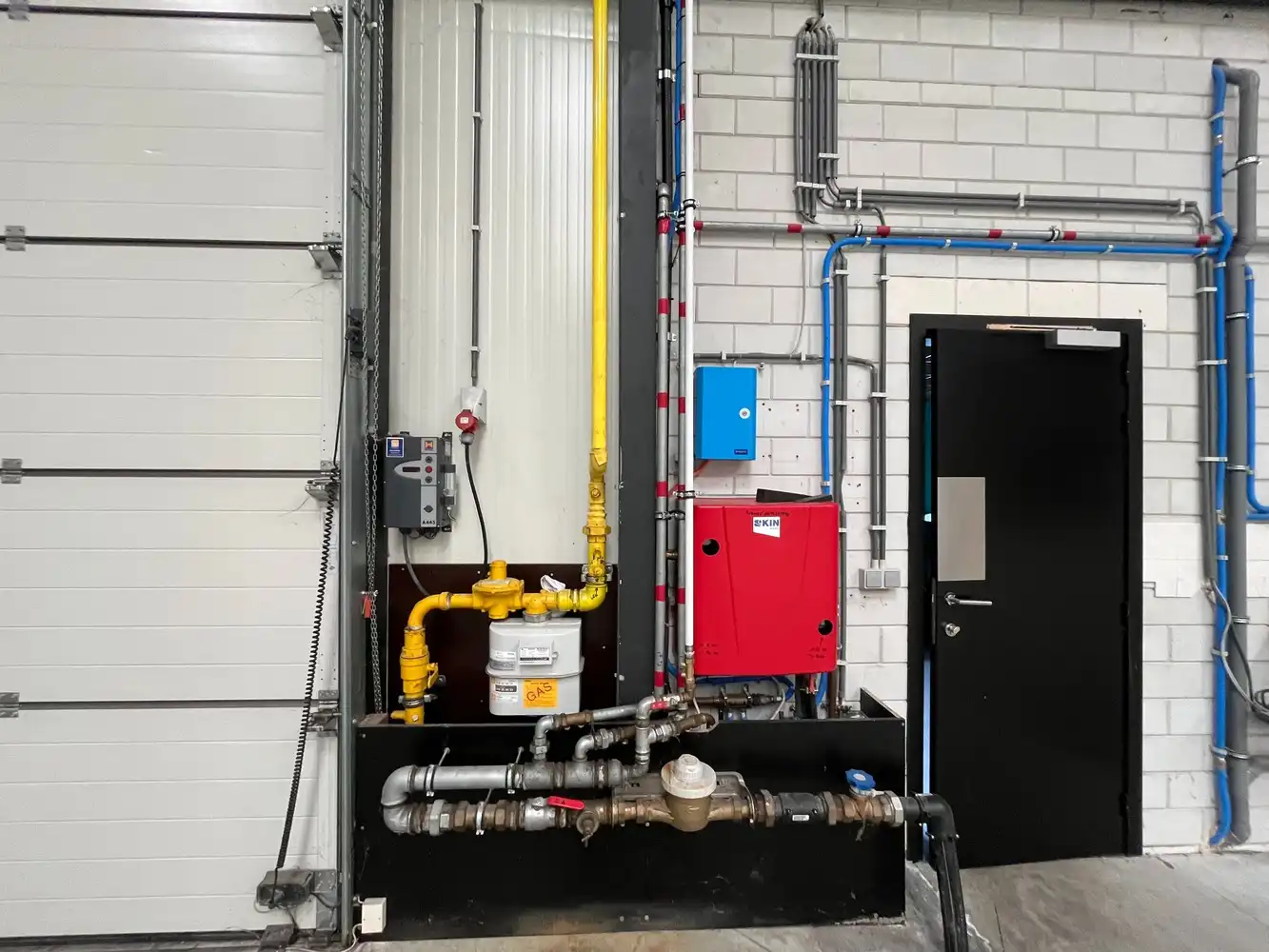 217m² kantoren + 696m² bedrijfshal foto 21