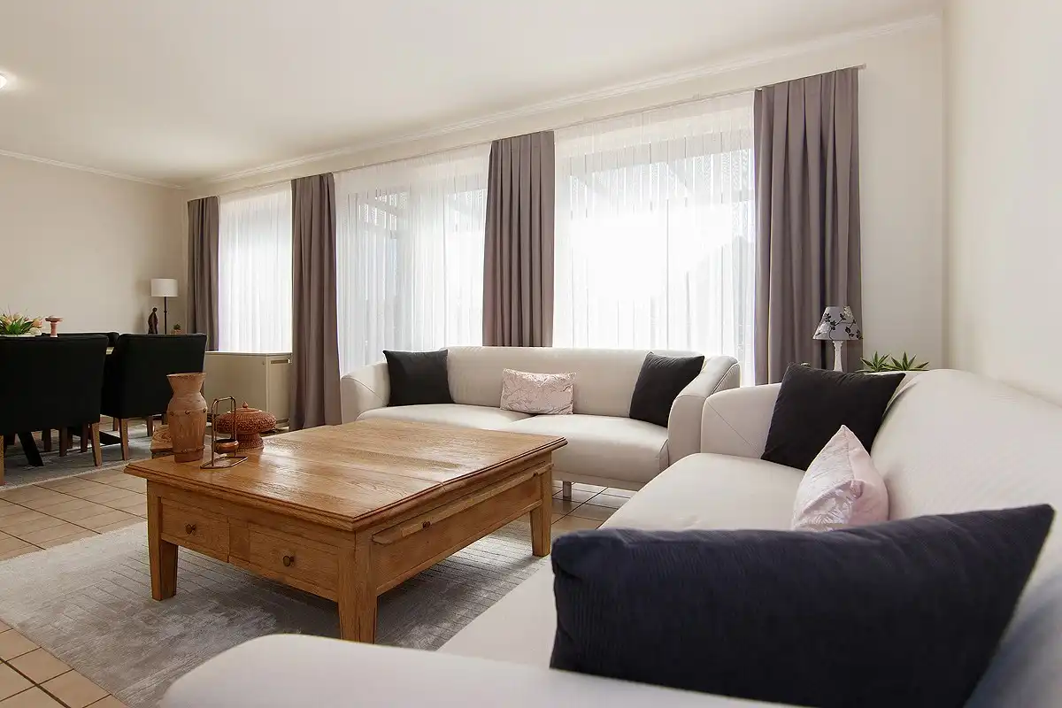 Verzorgd appartement met 2 slaapkamers,  groot terras en lift foto 12