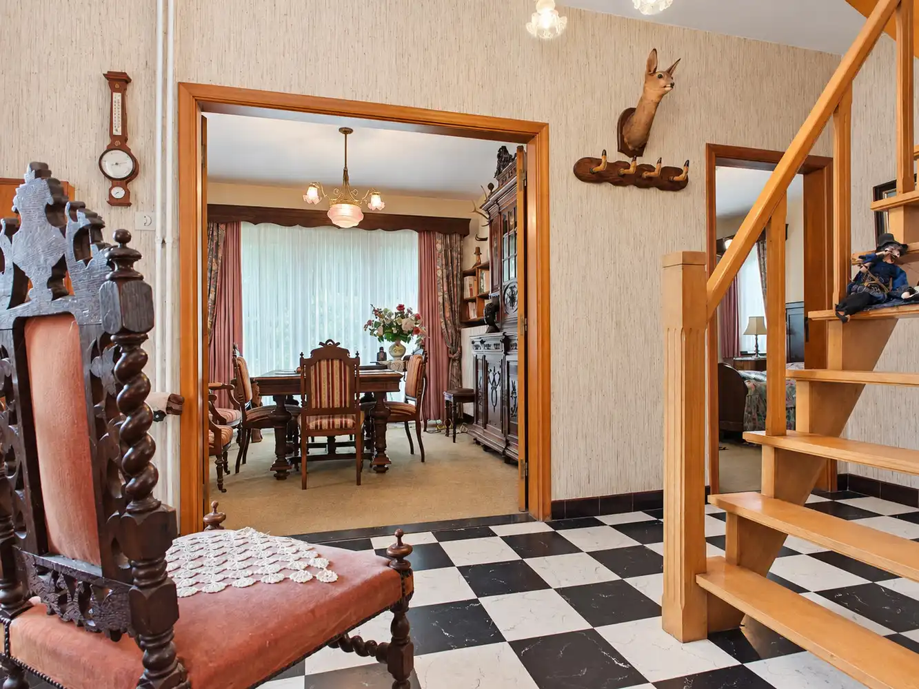 Charmante, te renoveren woning met veel potentieel gelegen in het prachtige Neerharen foto 7
