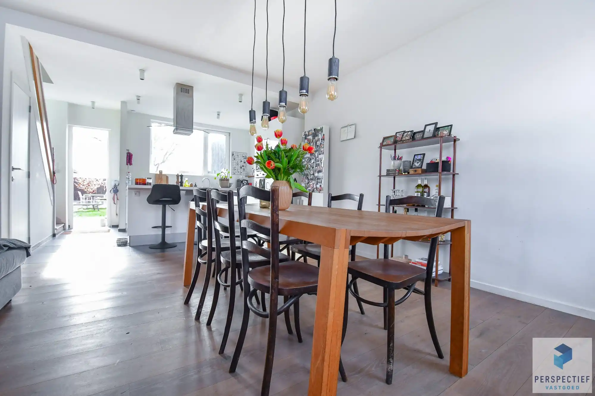 BEZOEKMOMENT VRIJDAG 20/03 VAN 15U TOT 17U |&nbsp;VERRASSEND RUIME CHARMANTE WONING met ZONGERICHTE GEZELIIGE TUIN foto 8