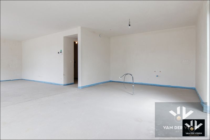 Ruim gelijkvloers nieuwbouwappartement met 4 slaapkamers en 2 badkamers, een terras en een mooie tuin op een goed bereikbare locatie! foto 12