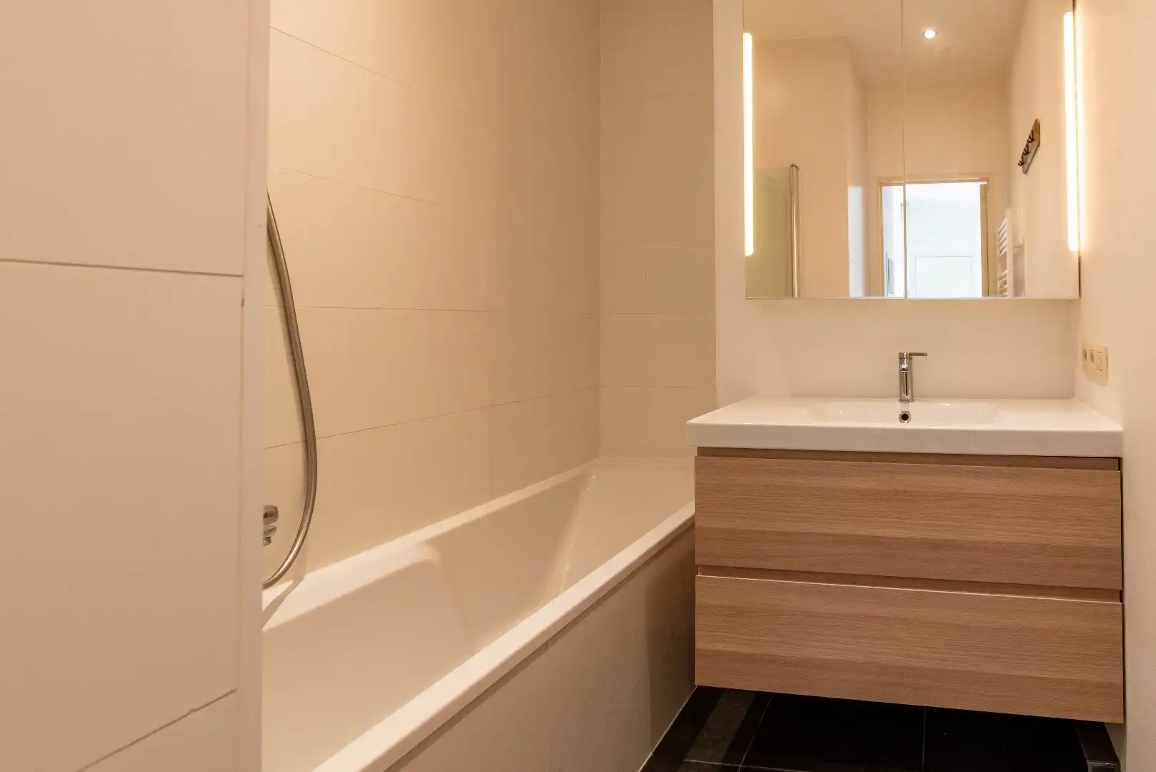 2 slaapkamer appartement met veel lichtinval met uitzicht foto 16