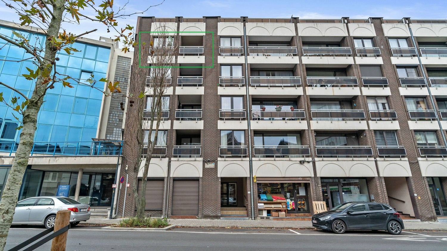 Appartement met 2 slaapkamers, kelder en twee ondergrondse autostandplaatsen foto 1