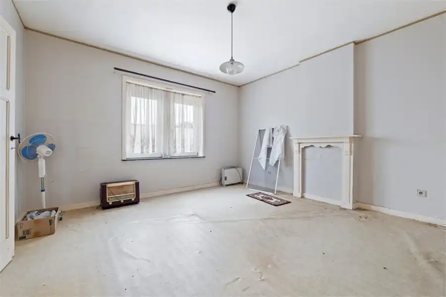 TE RENOVEREN GEZINSWONING MET LOODS IN HET LANDELIJKE GINGELOM foto 24