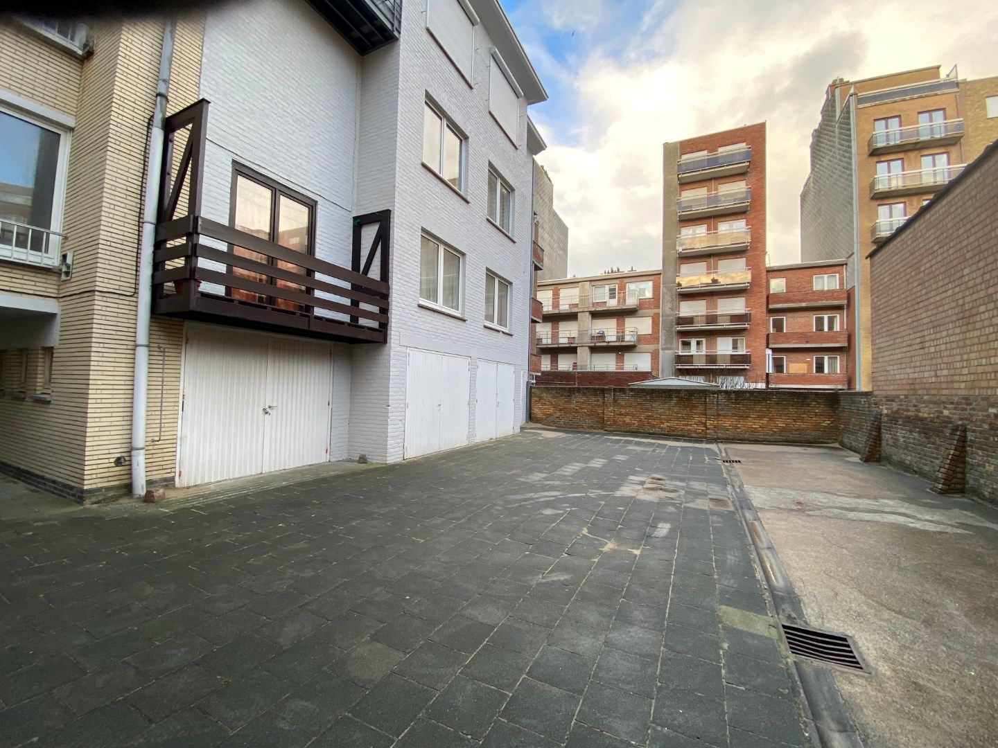 Volledig vernieuwd appartement met zijdelings zeezicht en 2 slaapkamers – private garage foto 18