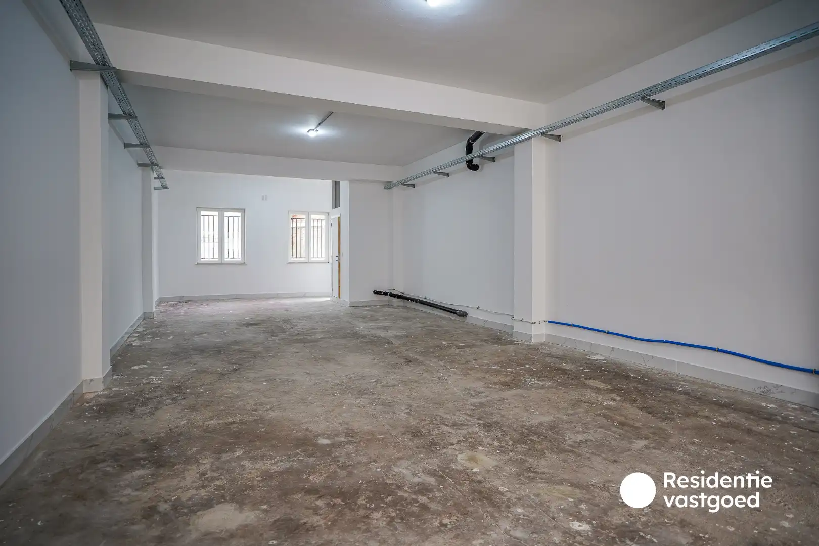 Ruime garage/opslagplaats van ca. 90 m² te huur – onmiddellijk beschikbaar! foto 2