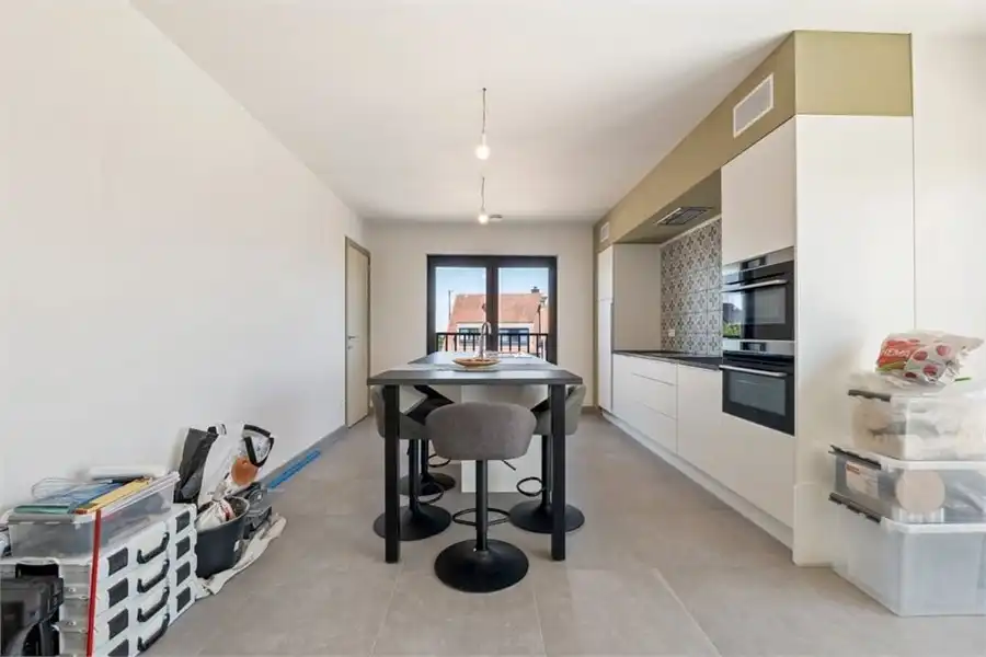 CENTRAAL GELEGEN APPARTEMENT MET RUIM TERRAS EN GARAGEBOX IN SINT-TRUIDEN foto 10