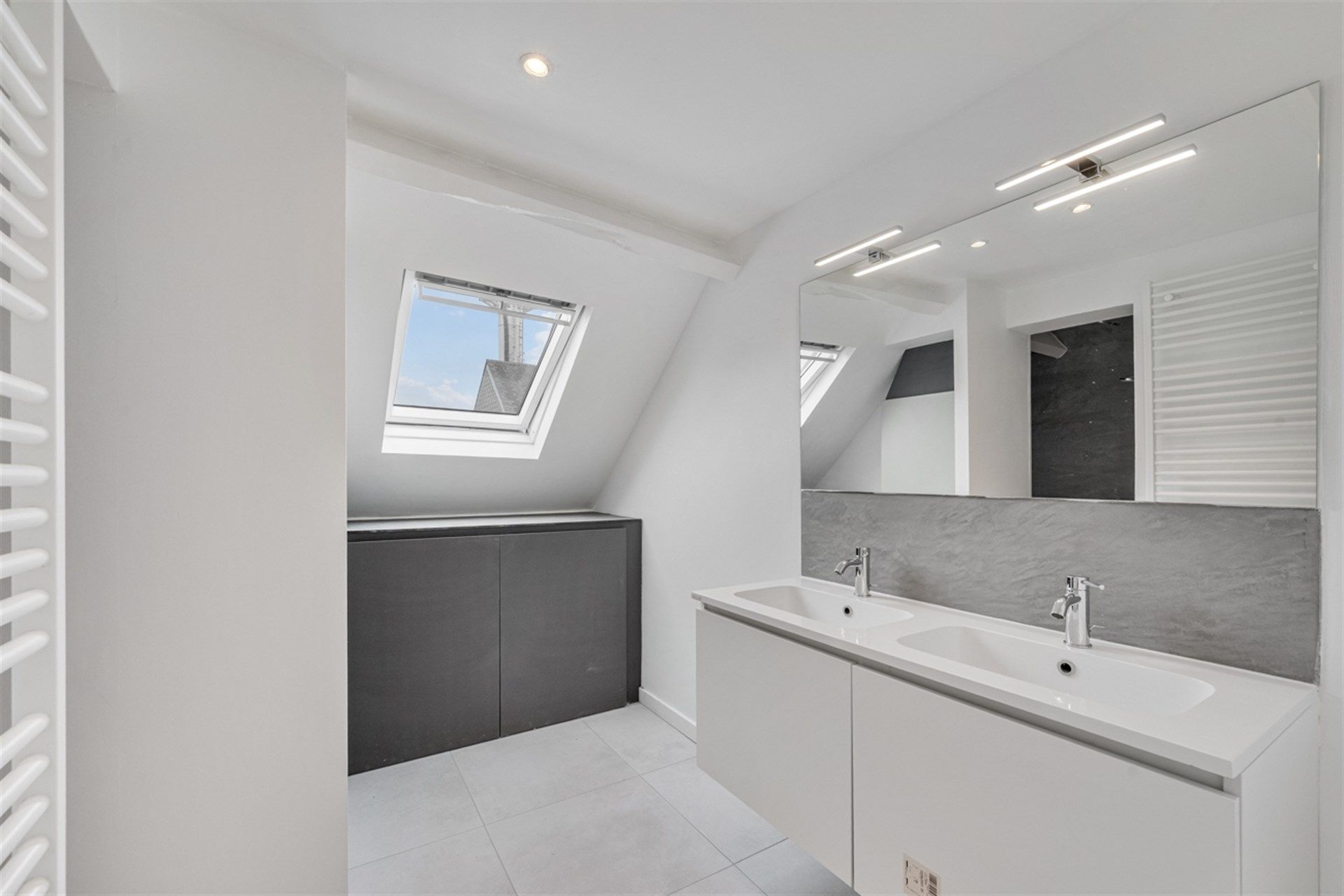 Instapklaar appartement met terras op toplocatie in het centrum foto 9