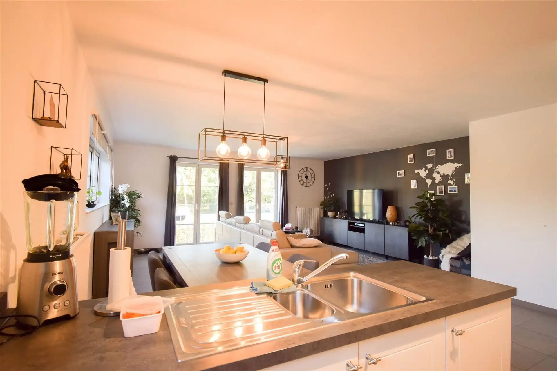 Instapklaar 2 slaapkamer appartement met garage foto 4