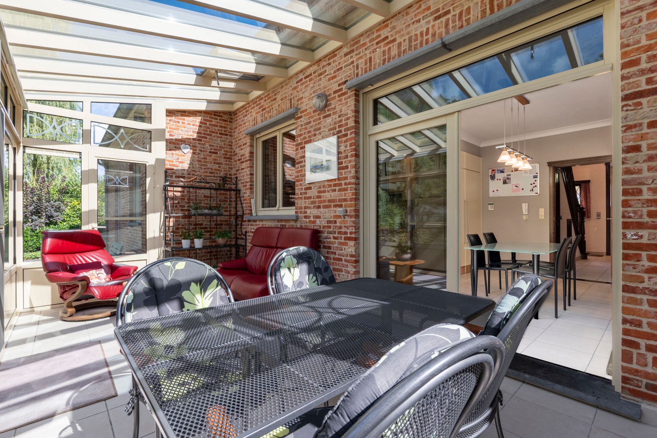 Ruime villa met aangelegde tuin foto 14