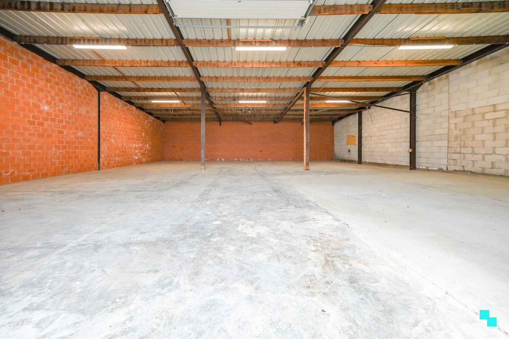 Magazijn van 270 m² op goede locatie in Ledegem foto 4