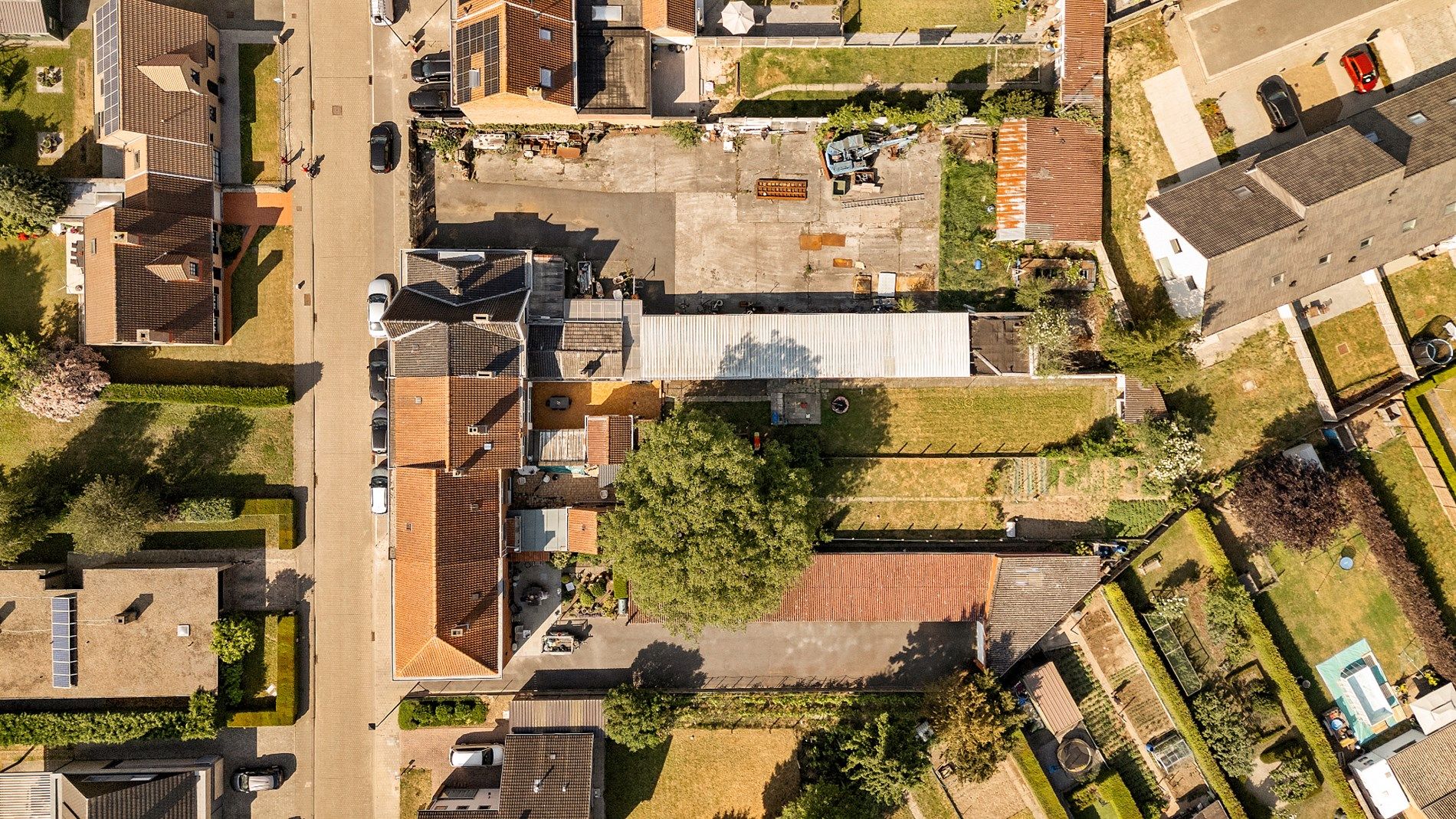 RUIME WONING OP 439M² MET 3 SLPKS, RUSTIGE LIGGING EN GROTE TUIN foto 19