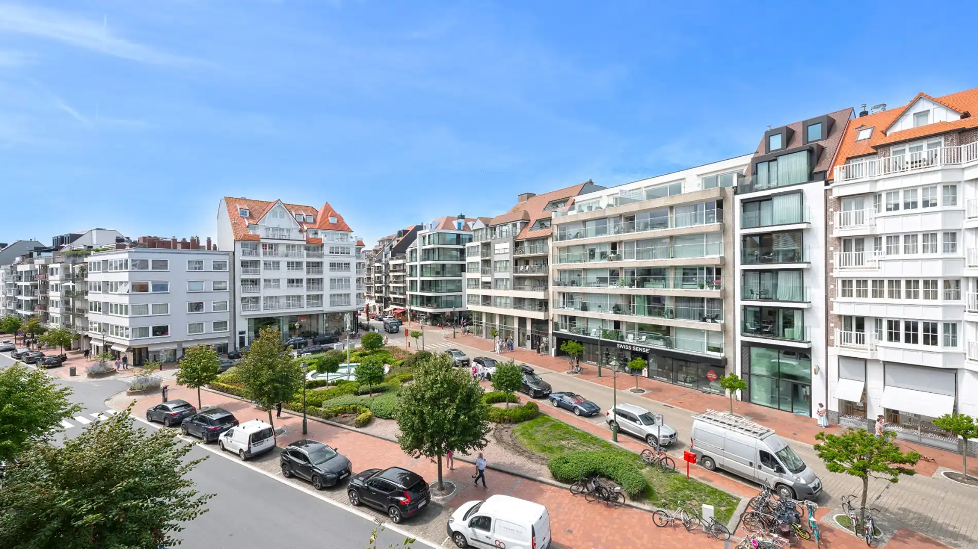 Luxueus gerenoveerd appartement met ZEEzicht, gelegen op het Driehoeksplein. foto 2