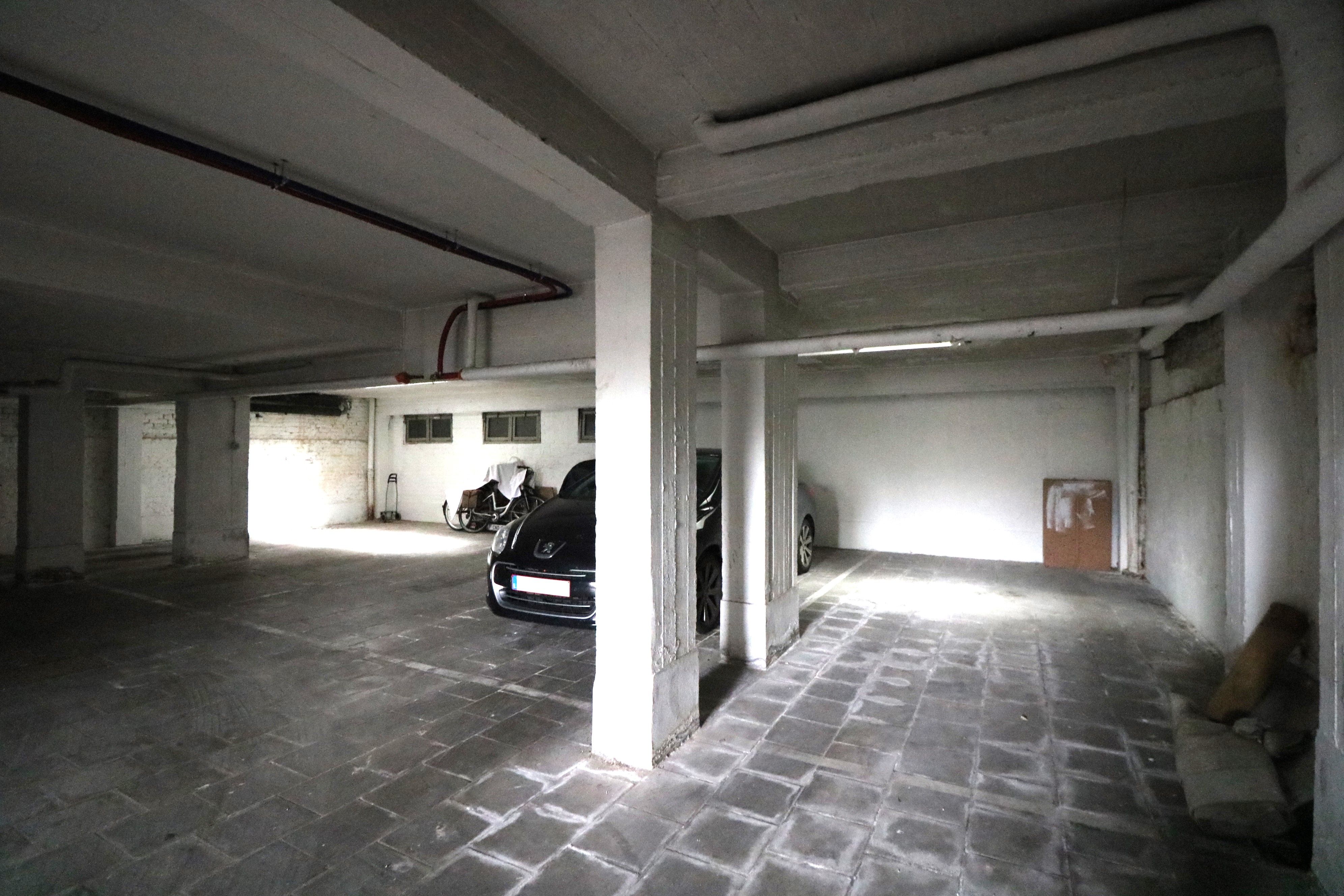  Autostaanplaats rechtover het Leopoldpark, vlakbij de Zeedijk en de Jachthaven. foto 3