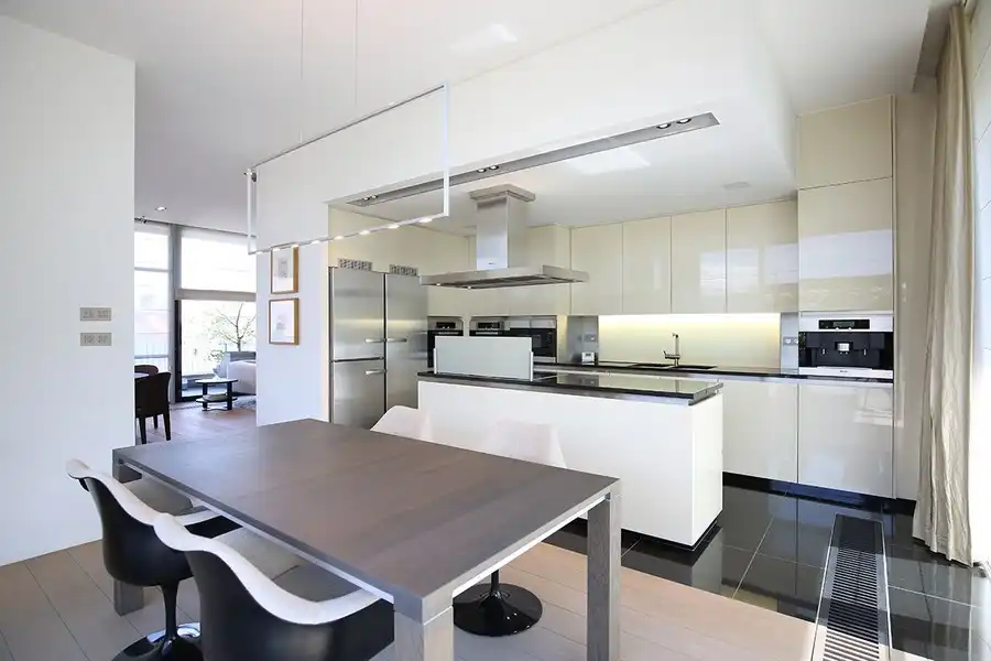 LUXUEUS AFGEWERKT, RIANT PENTHOUSE MET UITSTRALING EN ROYAAL ZONOVERGOTEN TERRAS van 167 m² foto 10